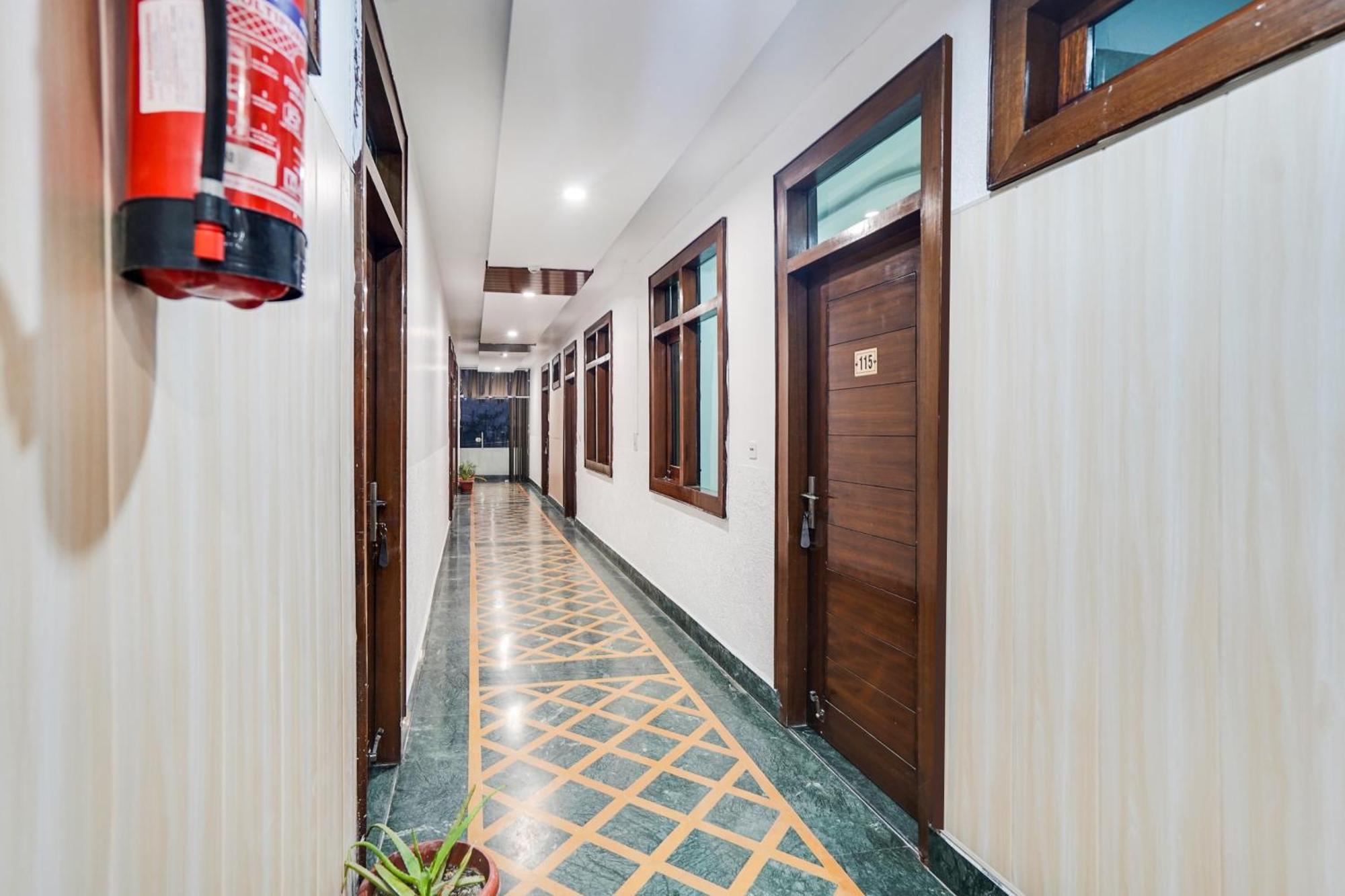 Super Townhouse Selaqui Chakrata Road 호텔 Sahaspur 외부 사진